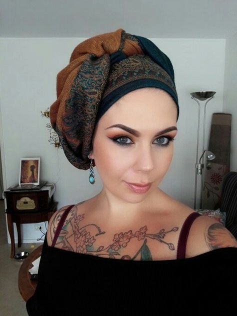 Wrap Outfit, Hair Wrapping, Witch Hair, 1920s Hair, Head Wrap Styles, Hair Scarf Styles, Head Scarf Styles, Veil Hairstyles, Head Wrap Scarf