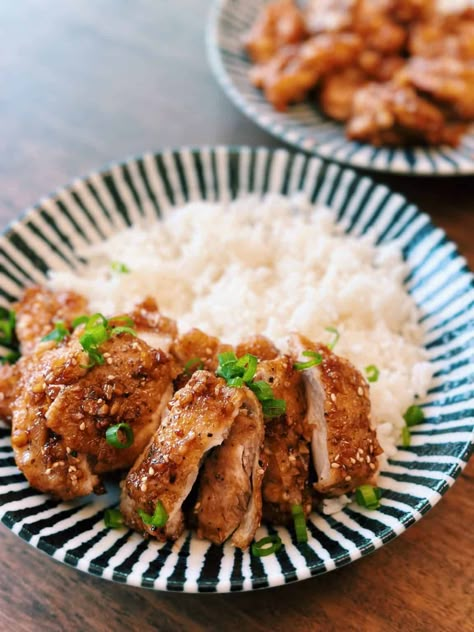 Honey Garlic Chicken (20 Minutes!) - Tiffy Cooks Chicken Asian Recipes, Asian Recipes Authentic, Asian Recipes Healthy, Easy Chinese Food, Asian Recipes Easy, Spicy Popcorn, Tiffy Cooks, Dinner Asian, Noodles Asian