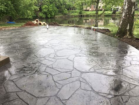 Stamped Concrete Patio Cost, Diy Stamped Concrete, Stamped Concrete Colors, Stamped Concrete Walkway, Poured Concrete Patio, Concrete Backyard, Cement Patio, Concrete Patio Designs, Concrete Walkway