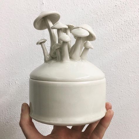 The last Mushroom Jar found a new home. Should I make more of these? Would you put something in it, and if so, what would you store in your… Ceramic Mushrooms Pottery, Mushroom Ceramics, Pottery Templates, Mushroom Jar, Ceramic Mushrooms, Laguna Clay, Clay Box, Pottery Lessons, Clay Jar