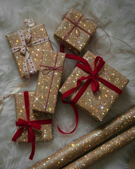 Follow me on insta Crystalartsy1. #shine#aesthetic#glitter#sparkle#gifts#shining#art#artist#gift Christmas Glitter Aesthetic, Sparkly Christmas Aesthetic, Glitter Photography Aesthetic, Glitter Christmas Aesthetic, Christmas Stocking Aesthetic, Christmas Aesthetic Gifts, Christmas Gifts Aesthetic, Aesthetic Christmas Gifts, Sparkle Gifts