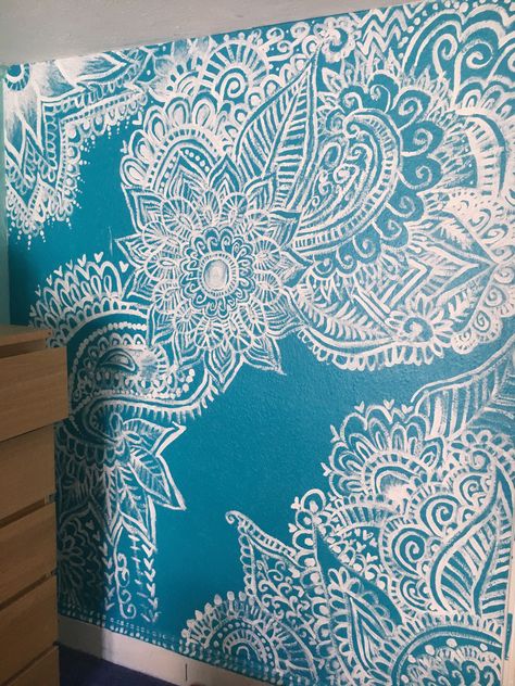 henna design feature wall painting Henna Wall Art, Wall Paint Patterns, Blue Painted Walls, 3d Wall Painting, Feature Wall Bedroom, Mandala Wall Decor, Yoga Wall, Music Room Decor, Bedroom Murals