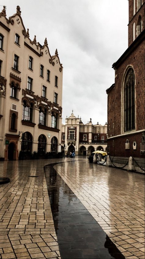 Cracow Aesthetic, Krakow Aesthetic, Poland Aesthetics, Aesthetic Cities, Travel Wishlist, A Day In Life, Going On A Trip, Krakow, Photo Instagram