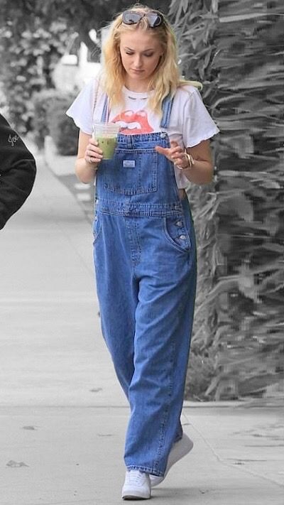 80s Overalls Outfit, Jeans Overall Outfit, Blue Overalls Outfit, Overalls Street Style, 90s Overalls Outfit, Salopette Outfit, 80s Overalls, Jean Jumpsuit Outfit, Jean Overall Outfits