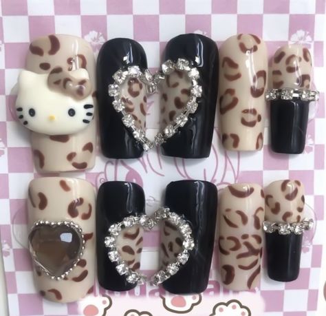 Paznokcie Hello Kitty, Punk Nails, Nagel Tips, Girly Acrylic Nails, Hello Kitty Nails, Harajuku Style, Pretty Gel Nails, Really Cute Nails, Cat Nails