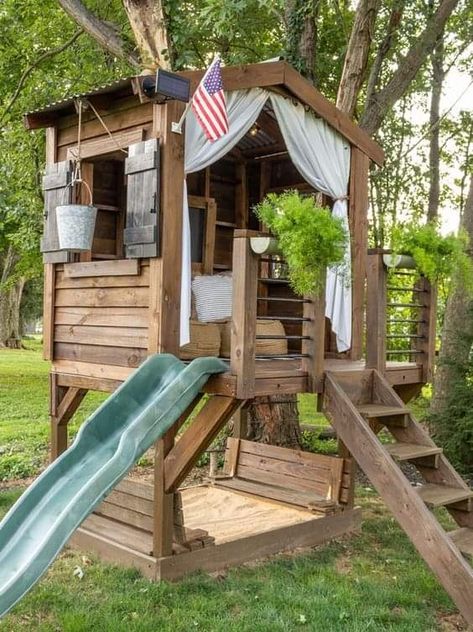 House Playground, Backyard Play Spaces, Backyard Fort, Pintu Interior, Playhouse Ideas, Tree House Plans, Tree House Diy, Diy Playhouse, Backyard Playhouse