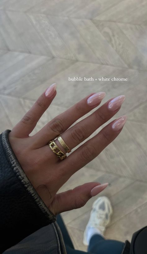 Natural Nail Inspired, Classy Light Nails, Pink Gel Nail Extensions, Chic Minimalist Nails, Old Money Almond Nails, Real Almond Nails, Classy Nail Polish, Natural Nail Shellac Designs, Shellac Overlay Nails