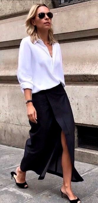 Black Linen Skirt Outfit, Linen Skirt Outfit, Long Skirt Looks, Black Linen Skirt, White Shirt And Blue Jeans, Midi Skirt Outfit, Office Outfits Women, Minimalist Chic, Fashion Hacks Clothes