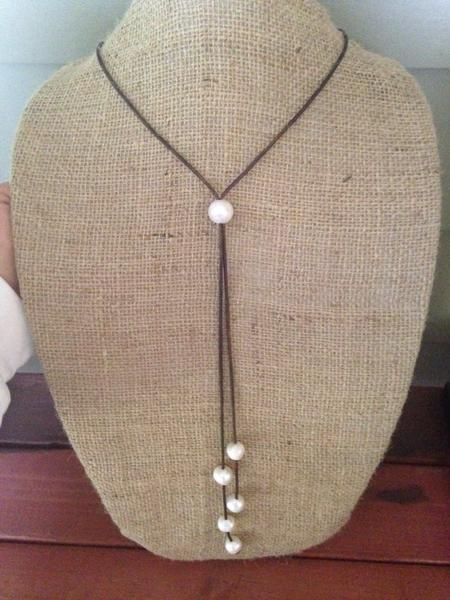 Lariat Style Necklace, Pearl Lariat, Diy Collier, Ball Earrings, Necklace Pearl, A Necklace, How To Make Necklaces, Diy Schmuck, Precious Jewelry