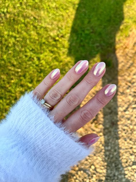 Chrome nails Aurora chrome nail art October Chrome Nails, Nails Aurora Effect, Mirror Chrome Nails, Chrome Nails Silver, Pink Spring Nails, Chrome Nail Colors, Nails London, Purple Chrome Nails, Red Chrome Nails