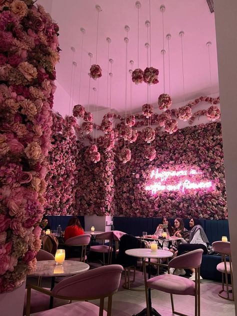 Bakery With Flowers, Pink Bakery Interior, Bakery Aesthetic Pink, Bakery Aesthetic Exterior, Pink Bakery Aesthetic, Cute Bakery Aesthetic, Cafeteria Aesthetic, Cafe Board, Cute Restaurant