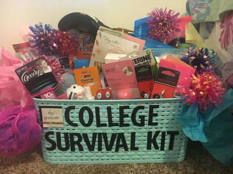 Gift Basket Ideas For Graduation, Gift Basket Ideas For College Students, Grad Gifts For Sister, Graduation Gift For Sister, Grad Presents For Best Friend, Graduation Basket Ideas For Her, College Basket Ideas, Graduation Present Ideas For Friends, Senior Gift Basket Ideas