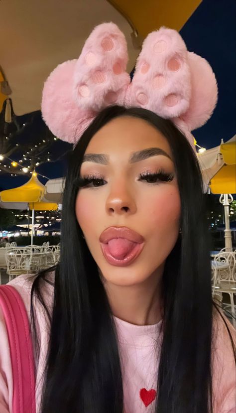 Dessmx Outfits, Different Makeup Looks, Pink Workout, Cute Disney Outfits, Makeup Makeover, Ideas For Instagram Photos, Cute Poses For Pictures, Makeup Obsession, Cute Poses