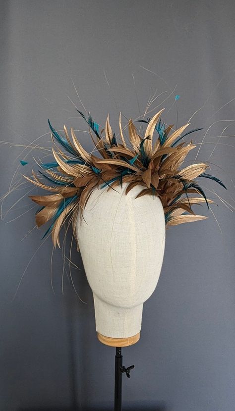 Modern Mother Of The Bride, Gold Fascinator, Owl Feather, Feather Headpiece, How To Make Headbands, Fascinator Headband, Feather Fascinators, Gold Feathers, Feather Headband