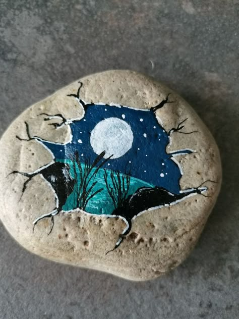 Unique Rock Painting, Shell Rock Painting, Rock Painting Ideas Mountain, Nature Painted Rocks, Rock Painting Mountains, Caillou Roche, Northern Lights Painting, Diy Rock Art, Stone Art Painting