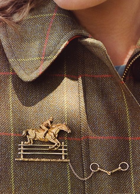 pin and coat combo. Ricky Lauren, Equestrian Aesthetic, Equestrian Chic, Snaffle Bit, Looks Country, Equestrian Jewelry, Horse Aesthetic, Hunter Jumper, Equestrian Lifestyle