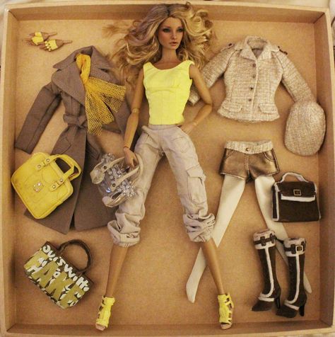 Dollhouse Clothes, Barbie Dolls For Sale, Solo Dress, Sewing Barbie Clothes, Barbie Wardrobe, Barbie Doll Clothing Patterns, Dolls Clothes Diy, Barbie Family, Poppy Parker Dolls