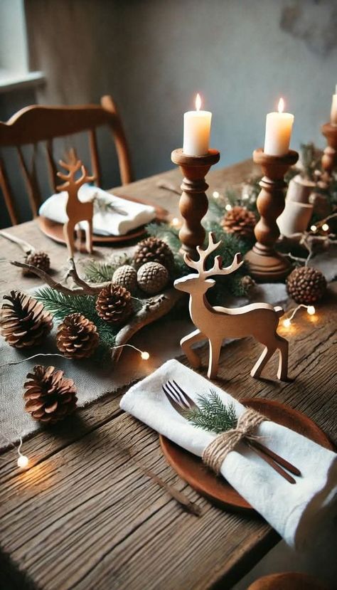 Natural Christmas Table Decorations, Rustic Christmas Tablescapes, Rustic Christmas Table Settings, Christmas Table Settings Elegant, Xmas Dinner Table, Scandinavian Table Setting, Vintage Wooden Candle Holders, Christmas Party Table Decorations, Navidad Natural