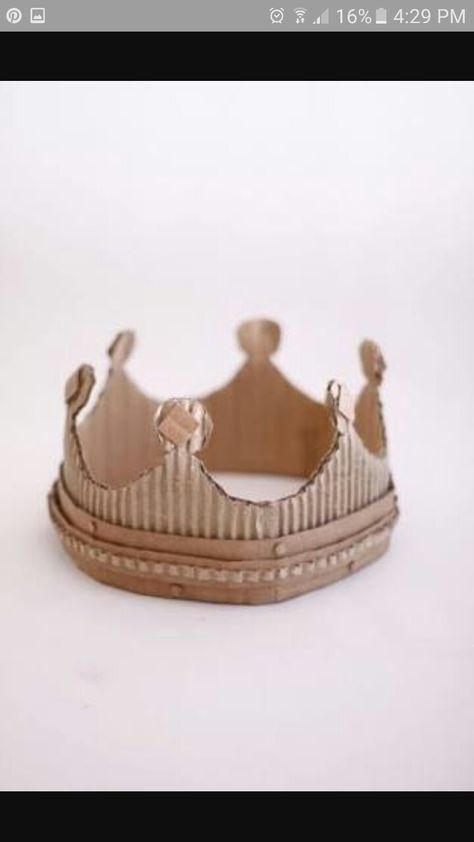 Cardboard Crown, Cardboard Toys, Diy Crown, Folding Origami, Cardboard Sculpture, Paper Crowns, Paper Hat, Street Kids, Cardboard Paper