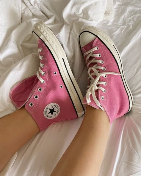 Zapatillas All Star, Dr Shoes, Lara Jean, Pink Platforms, Pink Converse, Fresh Shoes, Hype Shoes, Shoe Inspo, Aesthetic Shoes