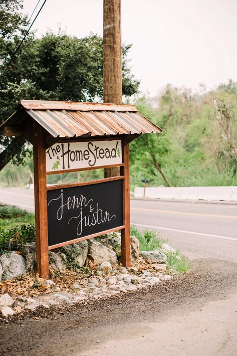 Homestead Signs Ideas, Farm Signs Ideas, Mile High Apple Pie, Foggy Wedding, Farm Signs Entrance, Farm Entrance, Oak Glen, Bear Wedding, Apple Season