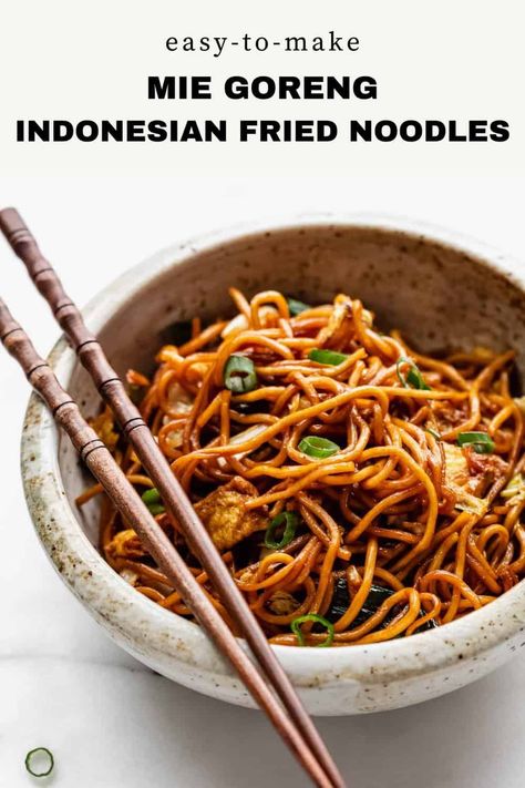 Mie Goreng is a fried noodle dish that is a staple street food in Indonesia. It’s simple to make and comes together in just 15 minutes for a hearty, tasty meal that is perfect for your next weeknight dinner! Choosing Chia Recipes | Asian inspired recipes | easy weeknight dinner | vegetarian recipes Mie Goreng Recipe, Dinner Vegetarian Recipes, Tasty Noodles Recipe, Noodles Menu, Vegetarian Asian, Fried Noodles Recipe, Chia Recipes, Fried Noodle, Vegetarian Oyster Sauce