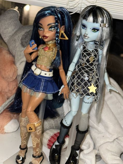 Customized Monster High Dolls, Restyled Monster High Doll, G3 Frankie Restyle, Characters With Pigtails, Doll Customization Monster High Repaint, Monster High Doll Custom, Monster High Ooak Dolls, Cool Dolls, Monster High Restyle G3