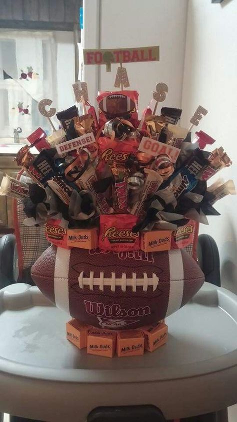 Football Candy Bouquet Football Auction Basket Ideas, Graduation Candy Bouquet Ideas, Homecoming Baskets For Football Players, Soccer Raffle Basket Ideas, Football Game Basket Ideas, Basketball Candy Bouquet, Football Raffle Basket, Homecoming Baskets Football, Football Raffle Basket Ideas