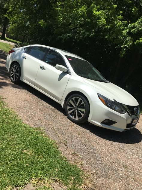 Pearl white car Nissan Altima White Nissan Altima, White Car Aesthetic, Nissan Altima 2023, Pearl White Car, Kim Castro, White Nissan, Honda Accord 2015, Bad Ash, 2015 Nissan Altima