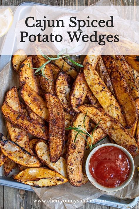 Ranch Potato Wedges, Cajun Fries Recipe, Potato Wedges Fried, Fries Ideas, Spicy Potato Wedges, Baked Potato Wedges Recipe, Cajun Potatoes, Potatoes Fries, Potato Wedges Recipe