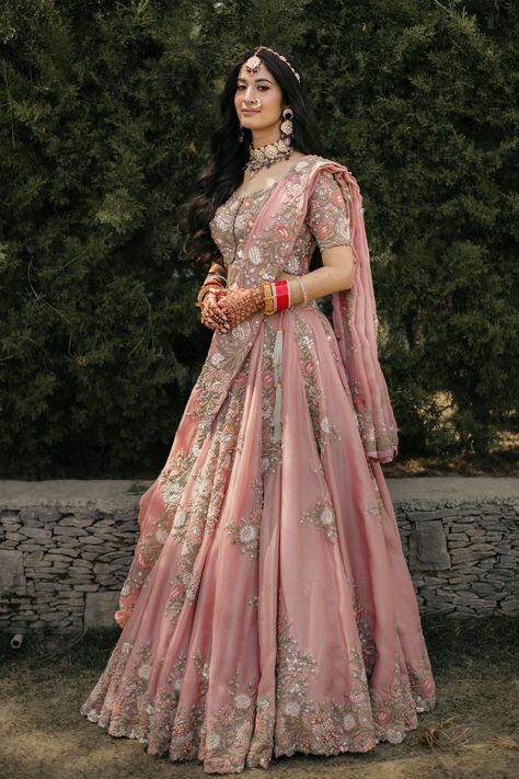 Rajasthan Lehenga, Engagement Dress Indian, Rajput Bride, Indian Bride Dresses, Attitude Bio, Pink Bridal Lehenga, Latest Bridal Lehenga Designs, Engagement Dress For Bride, Bridal Lehenga Designs