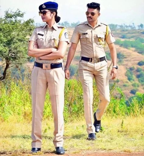 Police Couple Photography, Army Couple Photography, India Pic, Police Photo, Army Look, Indian Wedding Poses, Army Couple, Love Mom Quotes, Doodle Images