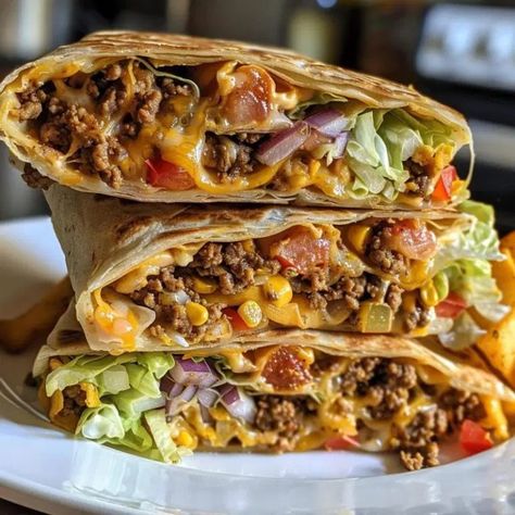 Homemade Crunch Wrap Supreme – Tasty Recipes Crunchwrap Casserole, Finger Sandwich Recipes, Tacos Ideas, Tostada Shells, Big Mac Tacos, Mac Tacos, Cheeseburger Wraps, Homemade Crunchwrap, Nachos Supreme