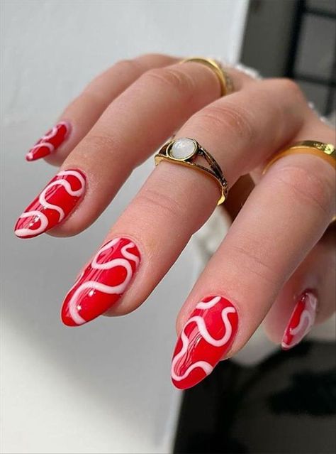 Red Swirl Nail Designs, Red Nails Summer Art Designs, Nail Squiggle Design, Summer Red Nails Designs, Red Abstract Nails, Red Swirl Nails, Gel Nails Orange, Squiggle Nails, Nail Art Vermelho