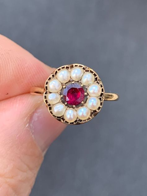 Pearl Cluster Ring, Antique Style Rings, Diy Jewelry Unique, Ruby Engagement Ring, Victorian Rings, Antique Ring, Pearl Cluster, Garnet Ring, Jewelry Lookbook