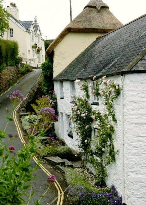 CHARMING ENGLISH STYLE
COTTAGES AND GARDENS 🛖 | Amazing cottage in Devon, England 🌿🥀🪻 | Facebook Fairytale Houses, British Cottage, Little Britain, English Village, Devon And Cornwall, Visiting England, Devon England, Old Farm Houses, England And Scotland