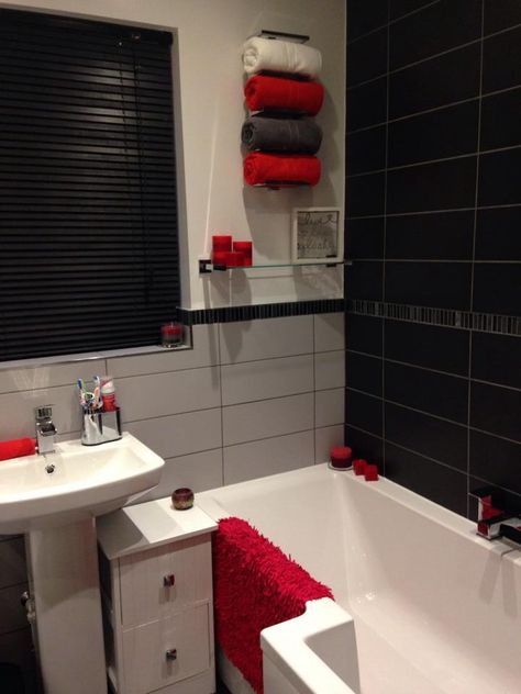 Red And Black Bathroom, Red Bathroom Ideas, Red Bathroom Accessories, Red Bathroom Decor, Black Bathroom Decor, Bathroom Design Black, Red Bathroom, Gray Bathroom Decor, Silver Bathroom