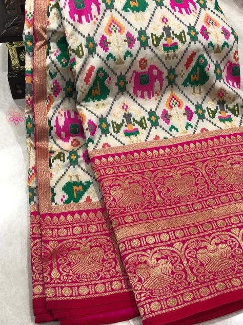 Banaras patola korvai weaving borders saree Cutwork Saree, Sari Design, Patola Sarees, New Saree Designs, Gold Jewelry Outfits, Modern Saree, Indian Saree Blouses Designs, Indian Silk Sarees, Saree Blouse Patterns