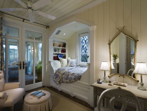 Very charming seaside home in Florida Alcove Bed, Bed Nook, Interior Boho, Interior Room, Window Bed, Cozy Reading Nook, Cozy Nook, Home Library, White Bedroom