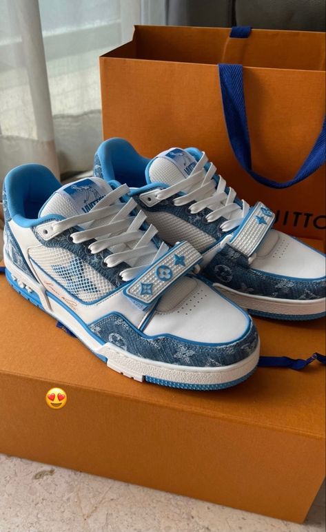 Luxury Sneakers Men, Nike Rosa, Best Sneakers For Men, Best Sandals For Men, Futuristic Shoes, Shoes Wallpaper, Men Shoes Formal, Sandals For Men, Lv Shoes