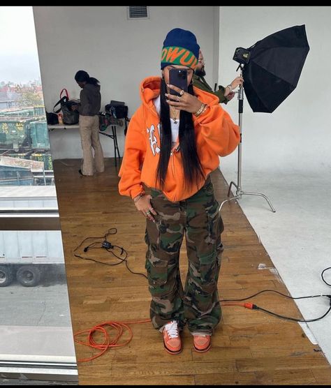 Winter Outfits Aesthetic Streetwear, Color Cordinate Outfit Friend Group, Foam Posites Outfits, Hollywood Shack Outfits, Cargo Hoodie Outfit, Lucki Concert Fit, 90s Thrift Outfits, Drip Outfit Women, Baggy Outfits Black Women