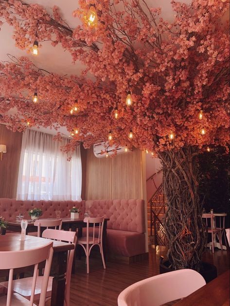 Resturant Ideas Design Interiors, Flower Cafe Interior, Flowers Hanging From Ceiling, Ceiling Flower Design, Whimsical Ceiling, Sustainable Cafe, Flower Interior Design, Small Restaurant Interior, Cake Women