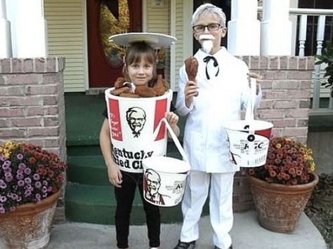 Brother Sister Halloween Costumes, Childhood Halloween, Crazy Halloween Costumes, Sister Halloween Costumes, Best Costume Ever, Chicken Costume, Halloween Costumes To Make, Chicken Costumes, Halloween 23