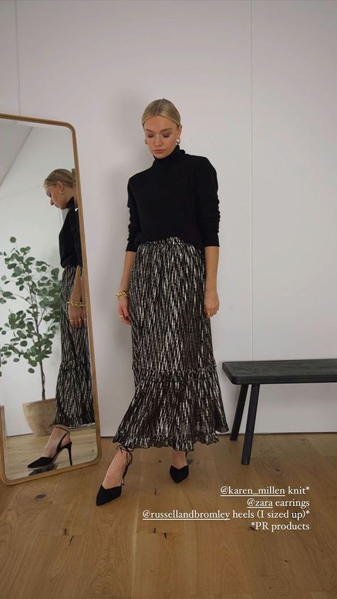 Skirt Business Outfit, Lydia Tomlinson, Job Interview Outfit, Silk Skirts, Jw Fashion, Skirt Winter, Midi Skirt Outfit, Casual Professional, Style Basics