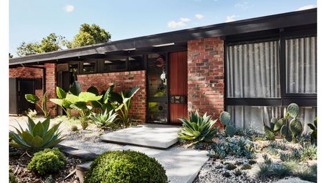 This Mid '60s Sibbel Home In Healesville Is A True Family Legacy 6 Bedroom House, Mid Century Modern Home, Top Architects, Melbourne House, Mid Century Architecture, Yarra Valley, Australian Architecture, Interior Garden, Australian Homes