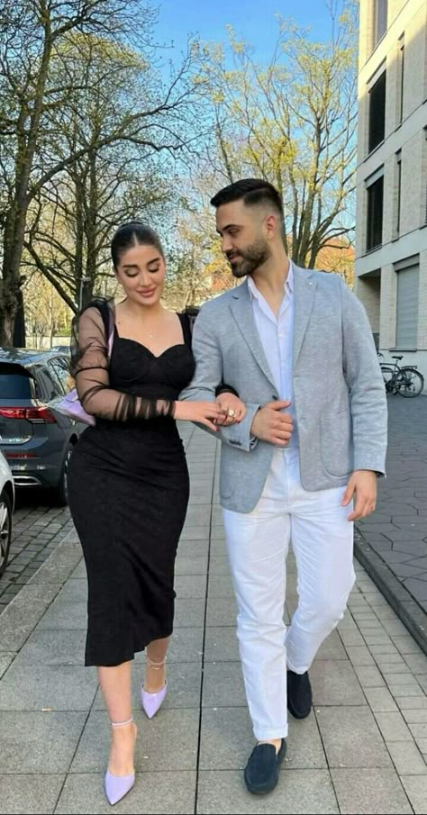 Couple Formal Outfits, Prom Dresses Midi Length, White Dress Outfit, Prom Dress Black, Modest Casual Outfits, Black Party Dress, Fashion Formal, Elegant Couple, Cute Couple Outfits