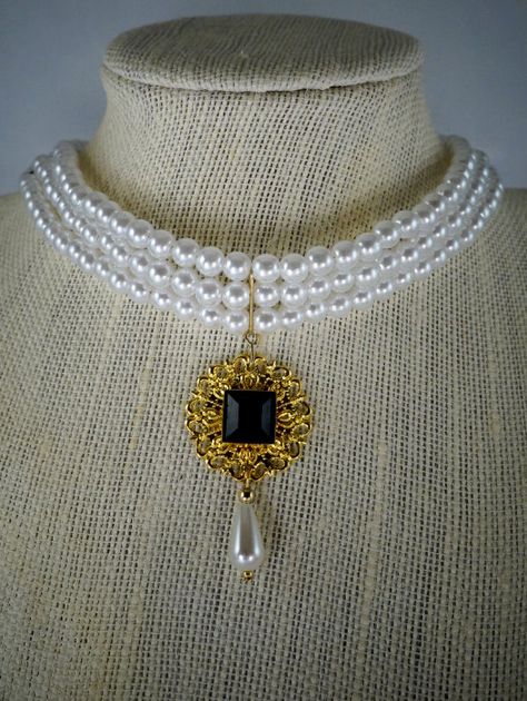 1930s Women, Royalty Dr, Royal Necklace, 1930s Fashion Women, European Jewelry, Rhaenyra Targaryen, Fasion Outfits, Oc Inspo, Medieval Jewelry