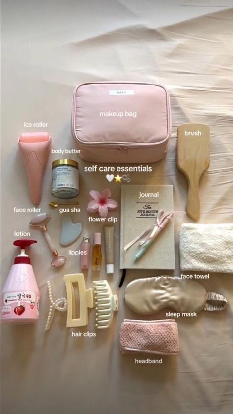 Summer Bag Essentials, Everyday Bag Essentials, Girly Christmas, Makeup Bag Essentials, School Bag Essentials, Travel Bag Essentials, Purse Essentials, Handbag Essentials, Pretty Skin Care