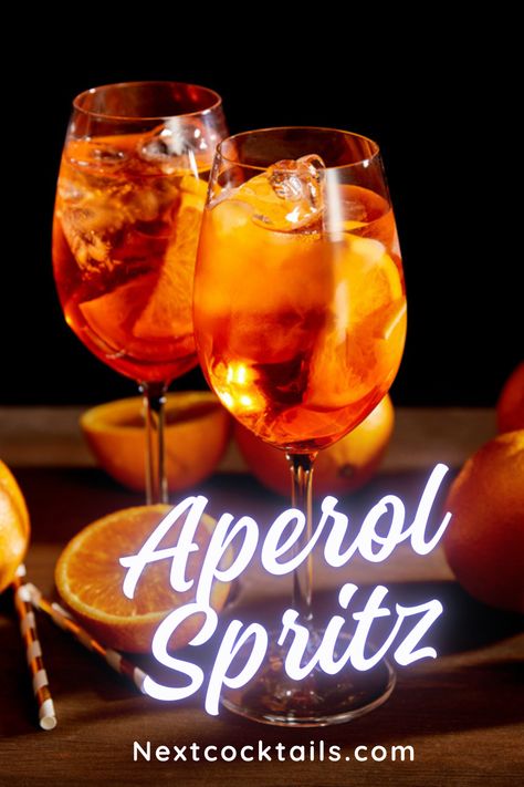 Two wine glasses with Aperol, Prosecco, lemon and ice inside Aperol Spritz Recipe, Bellini Recipe, Easy To Make Cocktails, Prosecco Wine, Simple Cocktail, Famous Cocktails, Prosecco Cocktails, Champagne Region, Dinner Event