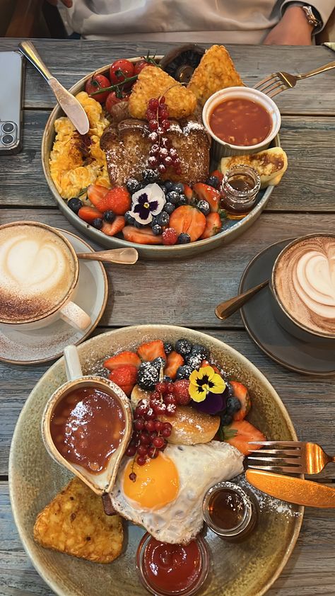 Brunch Ideas Restaurant, Aesthetic Brunch Ideas, Breakfast Aesthetic Restaurant, Breakfast Restaurant Aesthetic, Breakfast Cafe Aesthetic, Breakfast Aesthetic Pancakes, Breakfast Aesthetic Mornings, Morning Breakfast Aesthetic, Wilted Salad